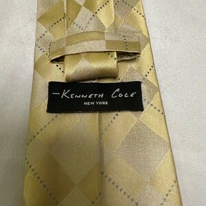Kenneth Cole Elegant Gold Tie
